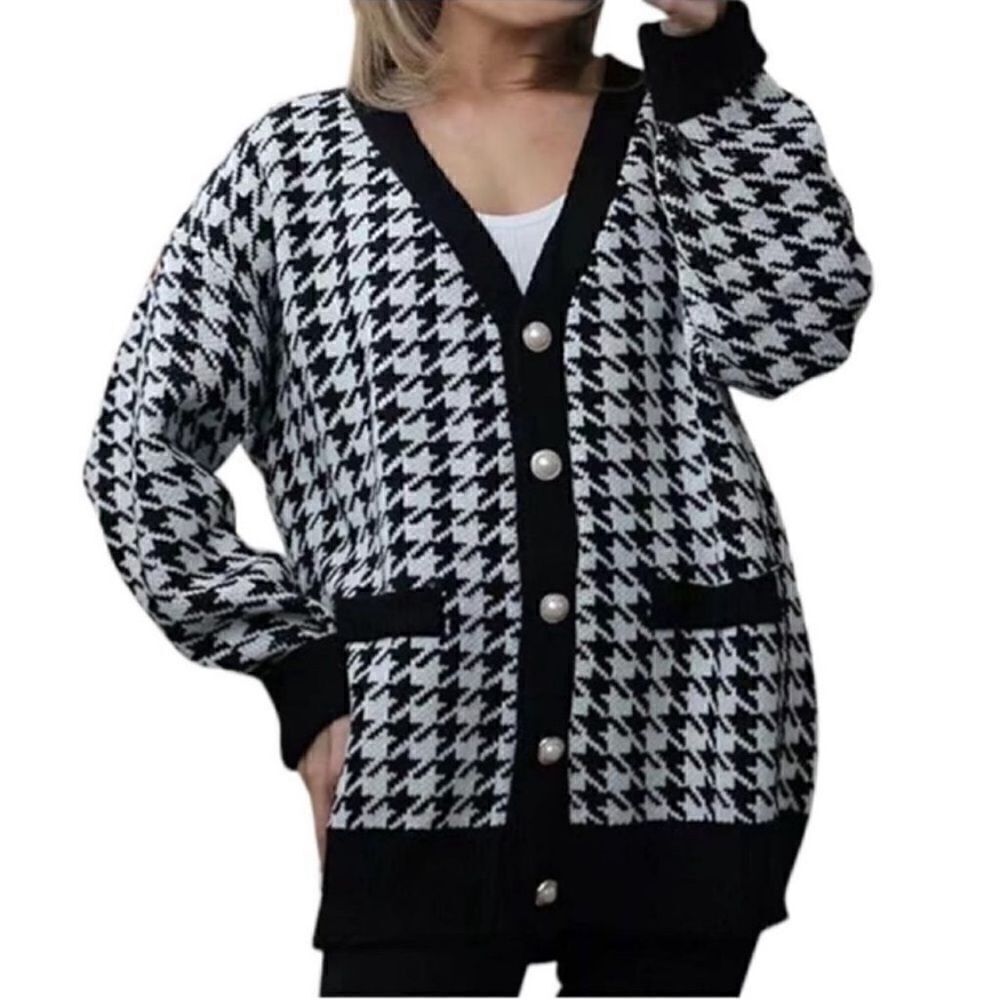 Ont Welfth Houndstooth Black & White Sweater
Cardigan(Size Small)